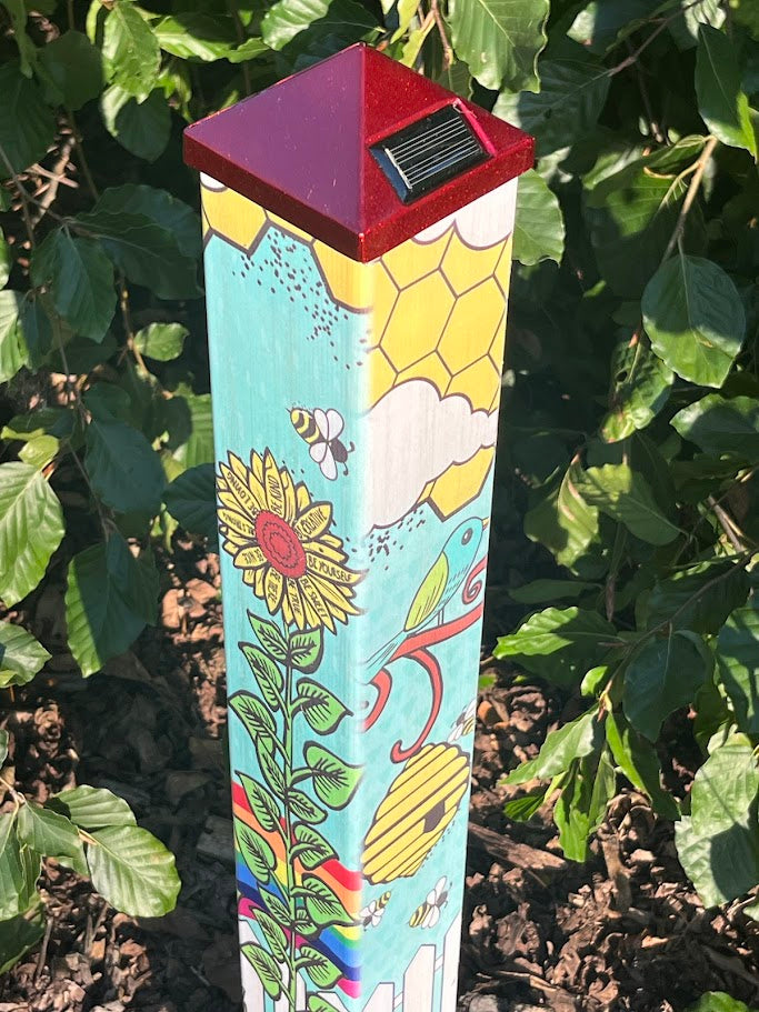 Inspirational Garden Pole - BEE Happy - Solar Light