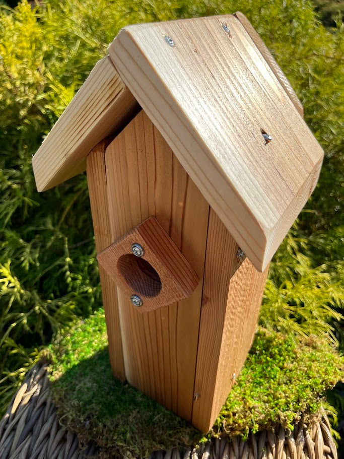 Birdhouse "Wallace" - Wood Nesting Box